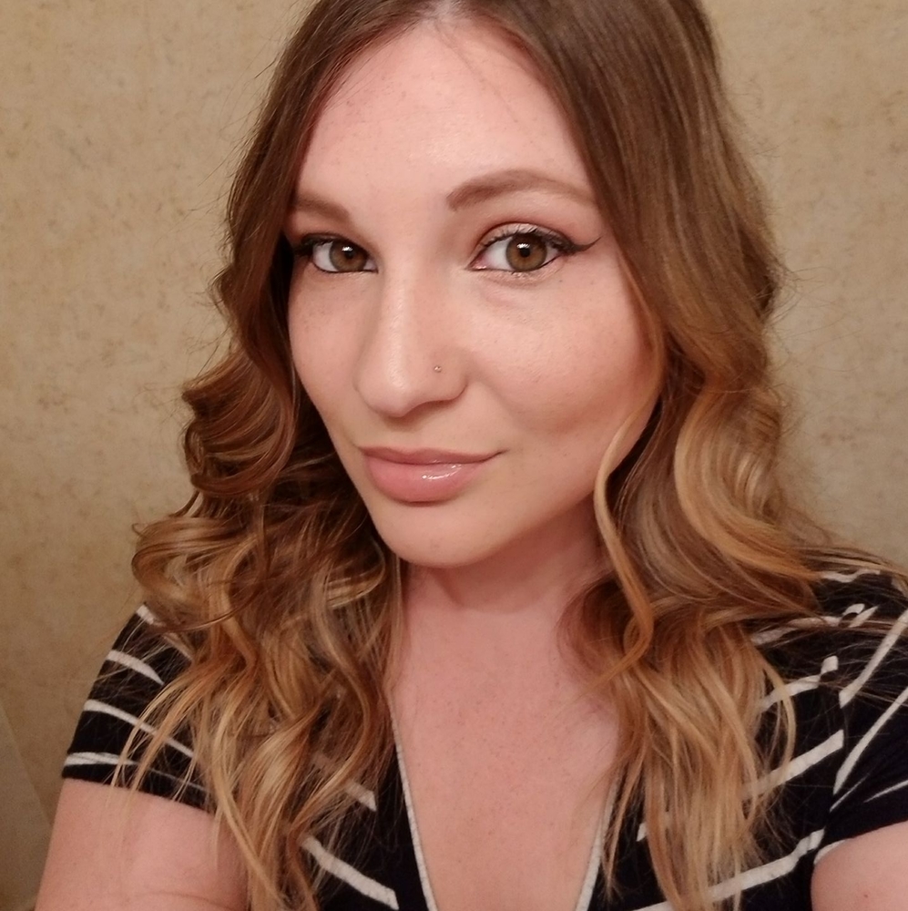 Meet your Posher, Elissa